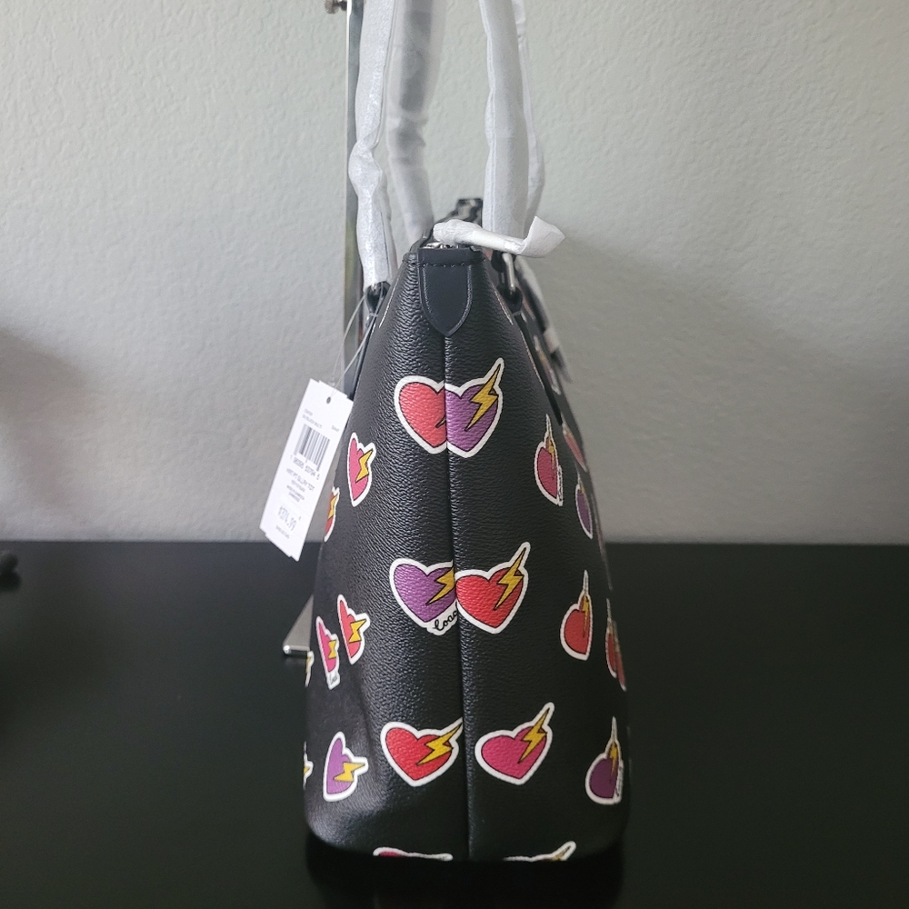 COACH GALLERY TOTE BAG, HEART BOLT PRINTNEW WITH TAGS - Picture 5 of 13